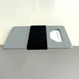 A Sleek Minimalist Wallet, designed for your front pocket.